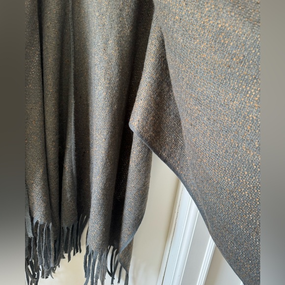 Modena* Cape - Picture 6 of 6